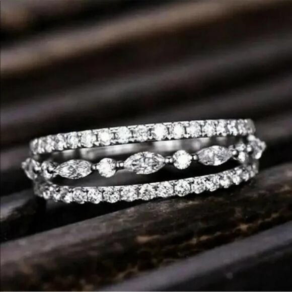 NEW 925 STERLING SILVER ENGAGEMENT RING - Picture 4 of 4